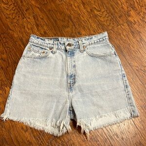 The most perfect Levi jean shorts ever!